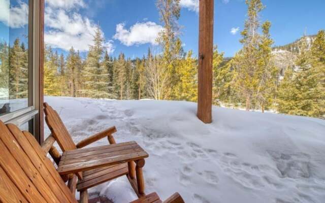 Private Family Friendly 2 Bedroom Townhome Located in East Keystone With Access to Free Shuttle Service