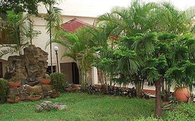 Court Gardens Hotel