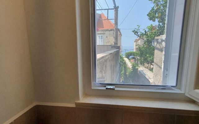Garden - With a View - R1