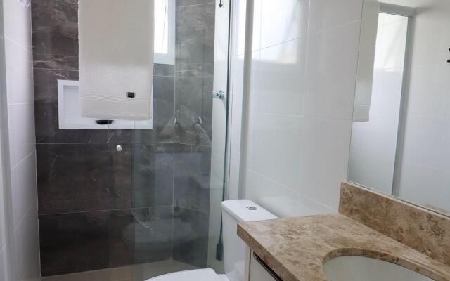 Excelente dois dormitórios a 250m mar - ZB01H