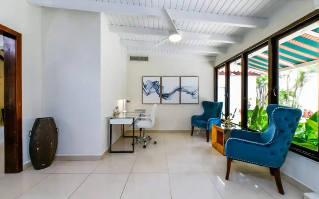 Blue Makini Villa in Noord