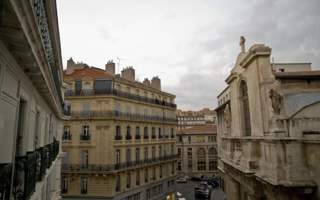 Les Appartements du Vieux-Port: Appartement Haussmannien