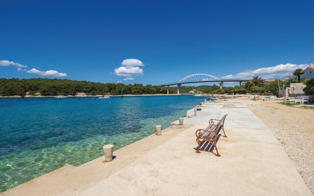 Stunning Home in Zdrelac With Wifi and 2 Bedrooms