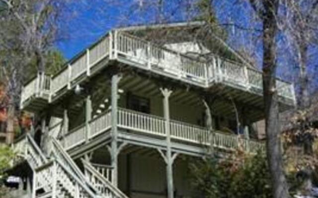 RedAwning Moonridge Mountain Retreat