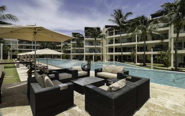 Elements Penthouse 22 4 Bedroom Condo by RedAwning