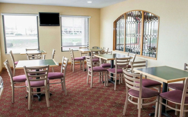 Quality Inn & Suites Indianapolis Northwest