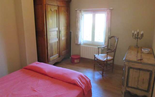 Characteristic Country House With Private Pool and Views of the Mont Ventoux