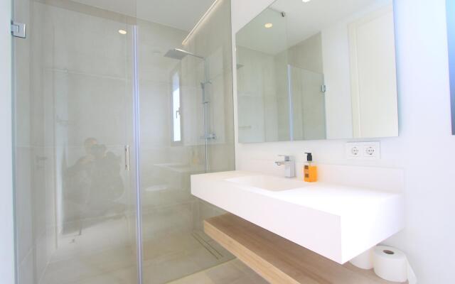2223 - New modern Villa with Pool and Garden
