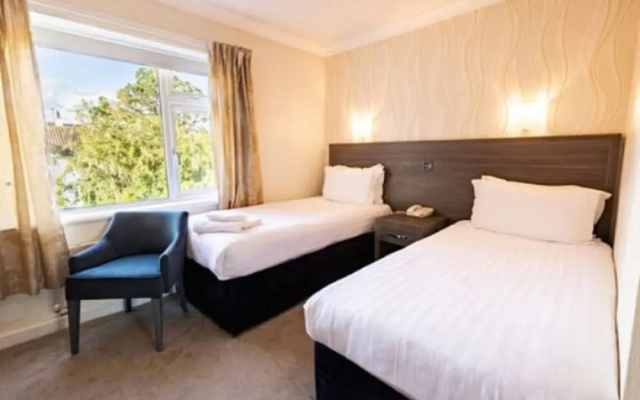 Parkmore Hotel & Leisure Club