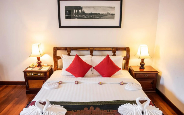 The Suite By Royal Crown Hotel