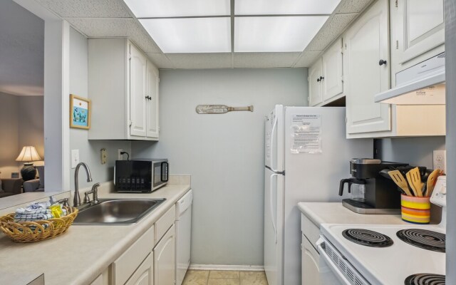 SPC 1034 is a Pet Friendly 1 BR with Free Beach Service for 2! by RedAwning