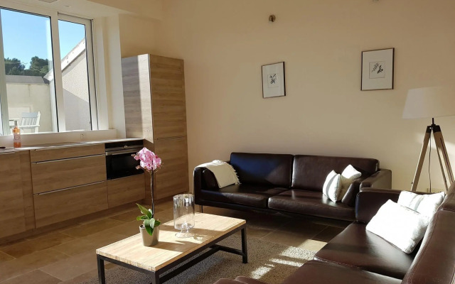 Alluring Apartment in Villesèque with Jacuzzi