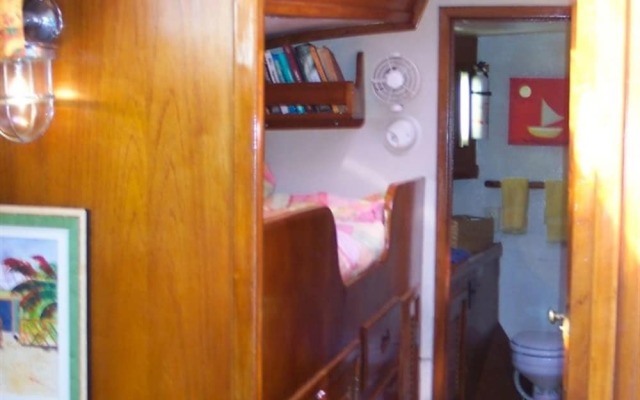 Dream Lover Boat and Breakfast
