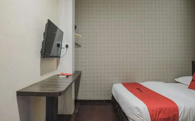 RedDoorz Plus near Pantai Coastarina 2