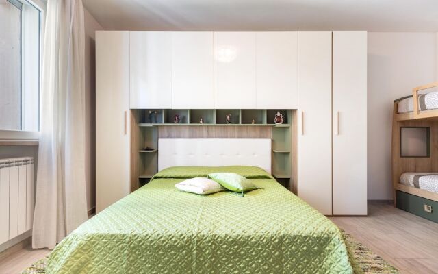 2123 Appartamento White and Red