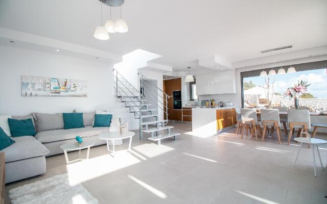 Francis & Gregorys Luxury Villas