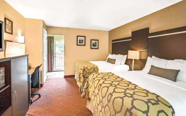 Baymont by Wyndham Gatlinburg On The River - Image 2