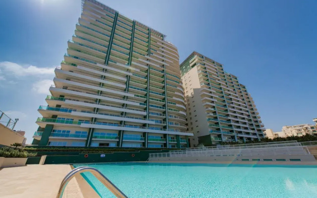 Seafront Apartment in Sliema With Pool, Upmarket Complex