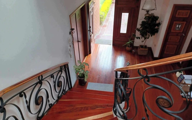 Hostal Mochiliers Bed and Breakfast