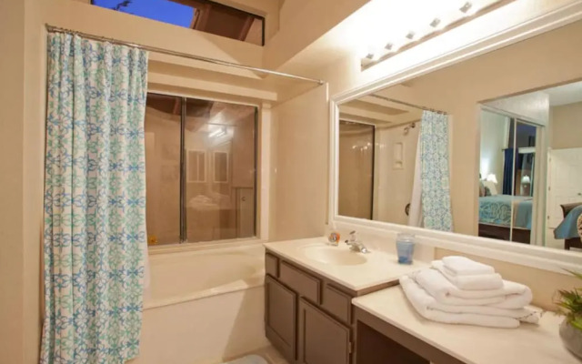 Charming 2BR-2BA by BlueBarrelHomes