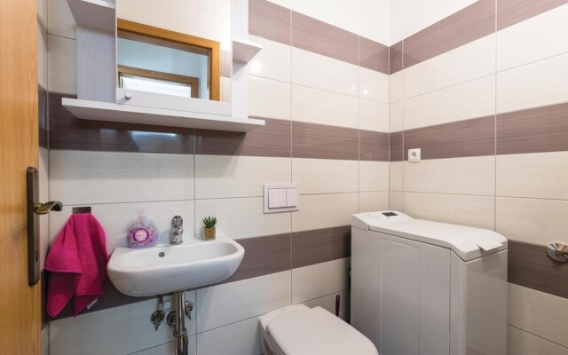 Stunning Home in Kastel Stari With Wifi and 2 Bedrooms