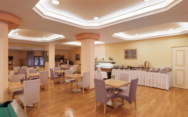 Louvre Hotel