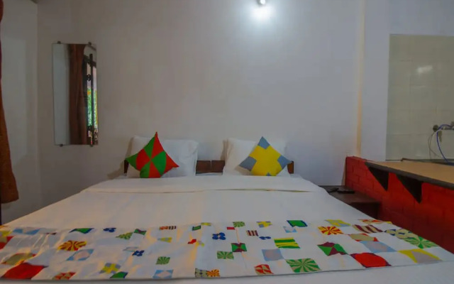 OYO 15369 Home Cozy Studio Curlies Anjuna Beach
