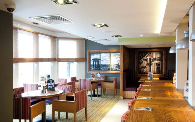 Premier Inn Edinburgh - Princes Street