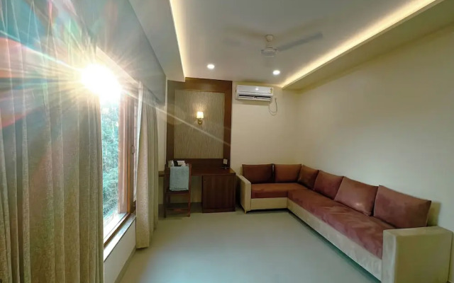 Hotel Ananda Kashi