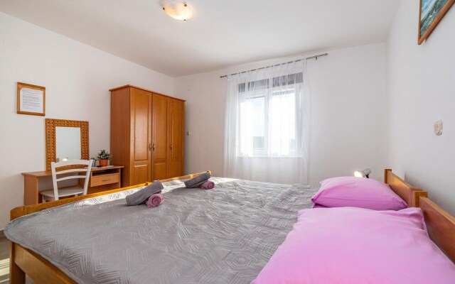 Amazing Home in Rovanjska With 4 Bedrooms, Jacuzzi and Wifi