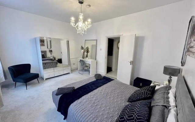 New! Supreme Apartment - Near Tube Station