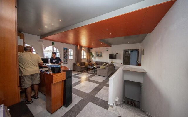 Manias Hotel Apartments