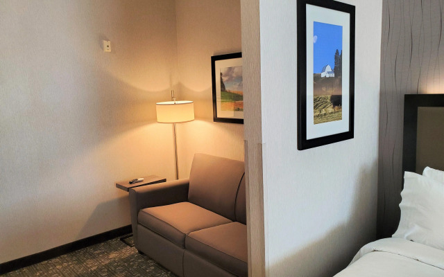 Holiday Inn Express & Suites Cheney by IHG