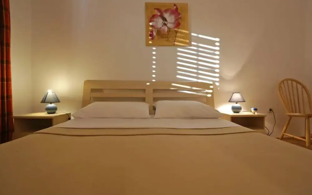 Ina Apartments