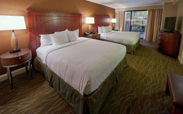 DoubleTree by Hilton Akron Fairlawn