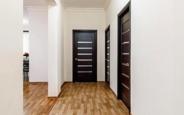 Apartment On Arami Street