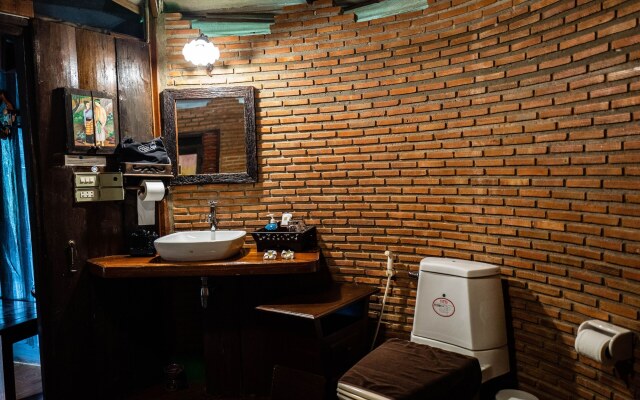 Kaengkrachan Boathouse Paradise Resort