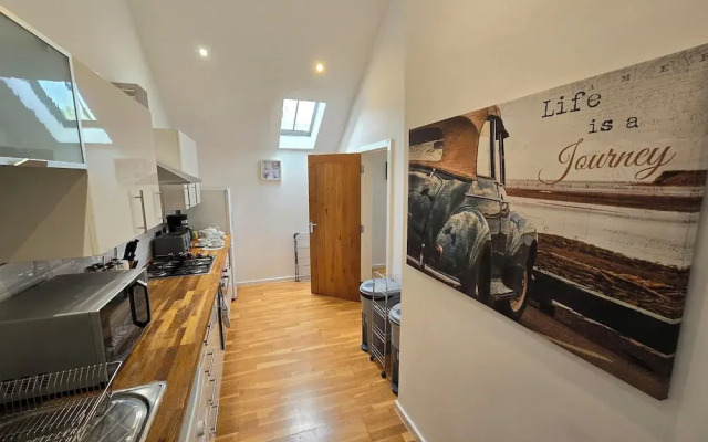 Lakeviews/quietness/parking/longstays/4guests