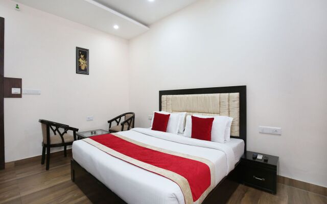 OYO 10027 Hotel Red Petal
