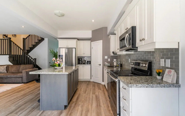 GLOBALSTAY. Modern Lake Ontario Townhomes