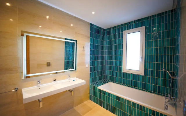 Villa Apollon Seaside and Luxurious