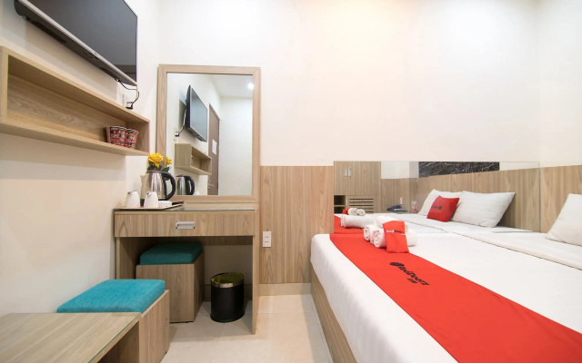 RedDoorz Plus near Le Quang Dinh Street