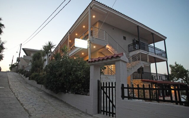 Apollo Apartments & Studios