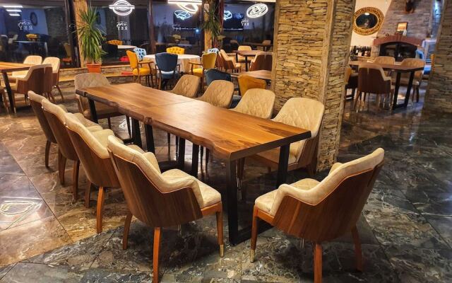 Rey Hotel & Restorant