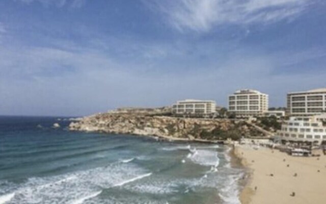 Golden Sands Luxury Apartment