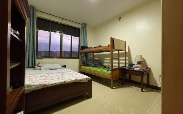 Room-nshuti Spacious Quiet Rm For Short