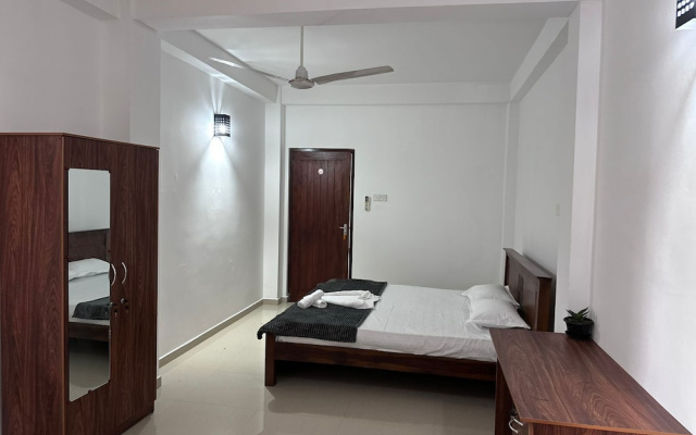 Serrena Airport Guest House - Colombo