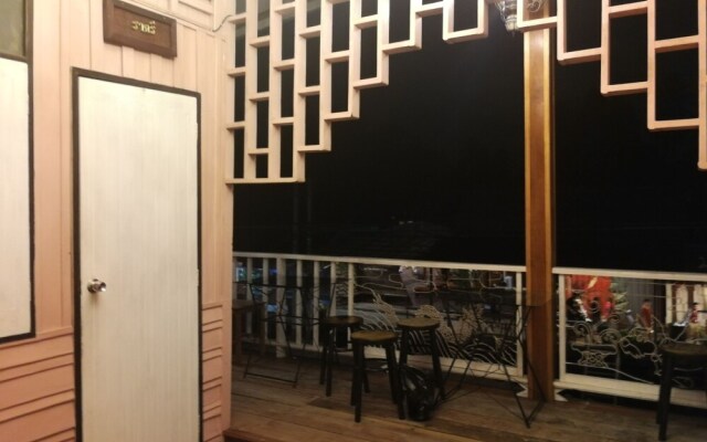 Ruang Sabai Amphawa