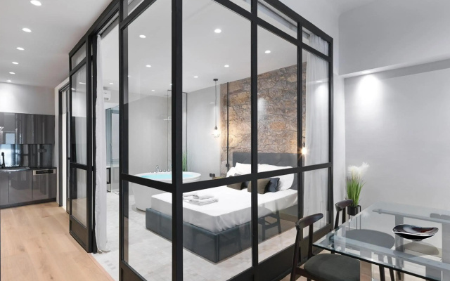 5 star lux suite in Kolonaki.