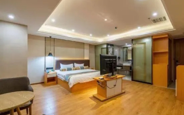 Holiday Huadu Hotel (Zhumadian Railway Station)